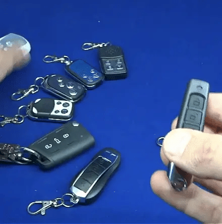 DUPLICADOR 4 EN 1- LLEVA TUS LLAVES Y CONTROLES A TODAS PARTES | PAGA 1 LLEVA 2